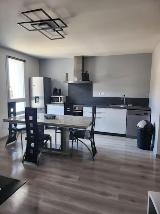 Appartement Sandonato Clermont-lʼHérault Exteriör bild