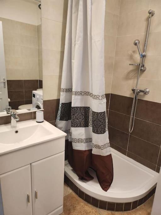 Appartement Sandonato Clermont-lʼHérault Exteriör bild